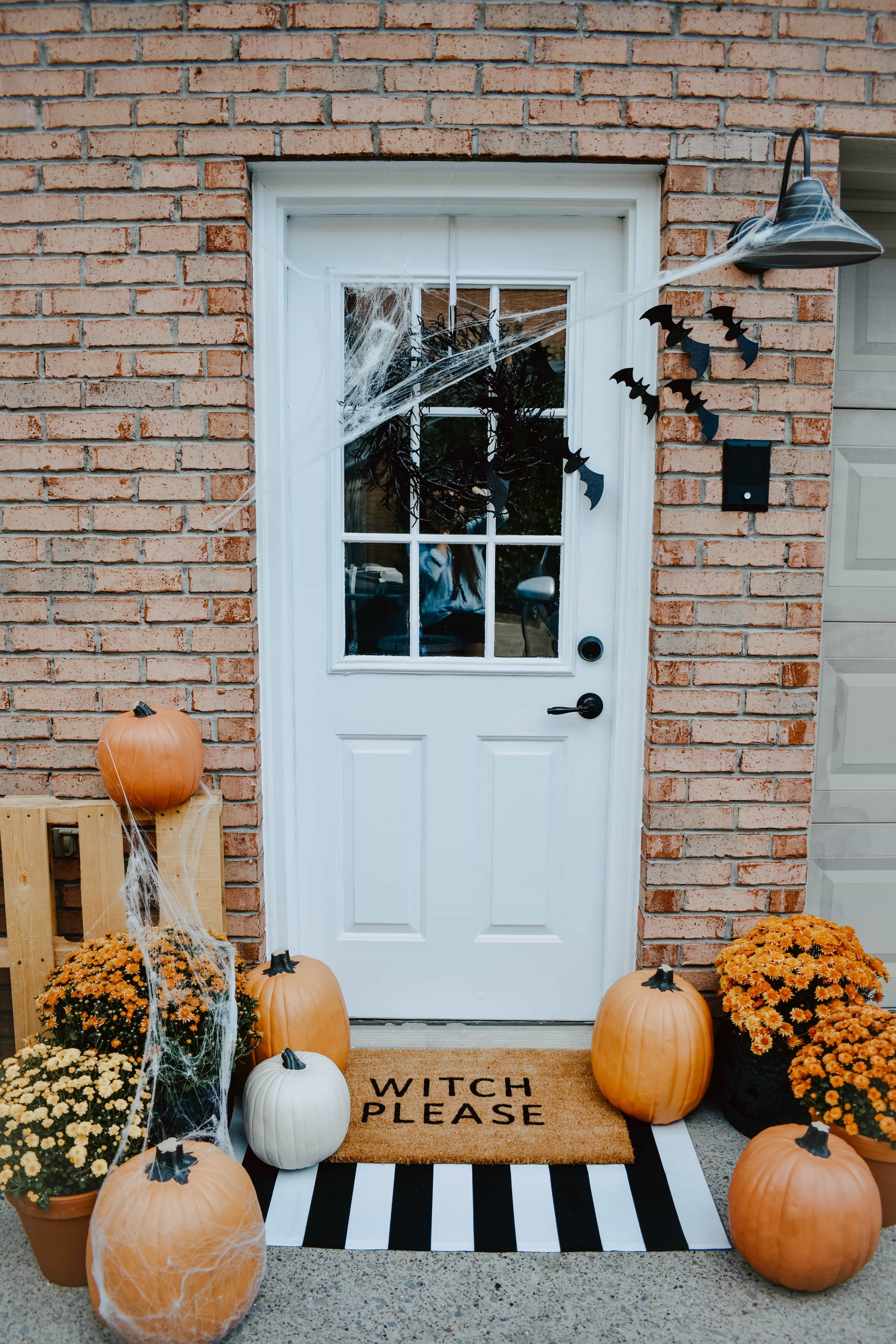 faux pumpkins, diy halloween door mat, diy door mat, paper craft bats, modern halloween decor, halloween front porch